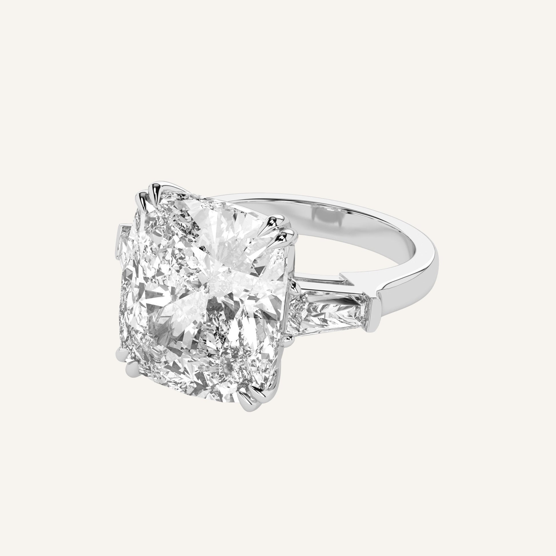 Anello in oro bianco con diamante di laboratorio centrale da 12 carati e baguette laterali, firmato LUXE SPARK Diamonds