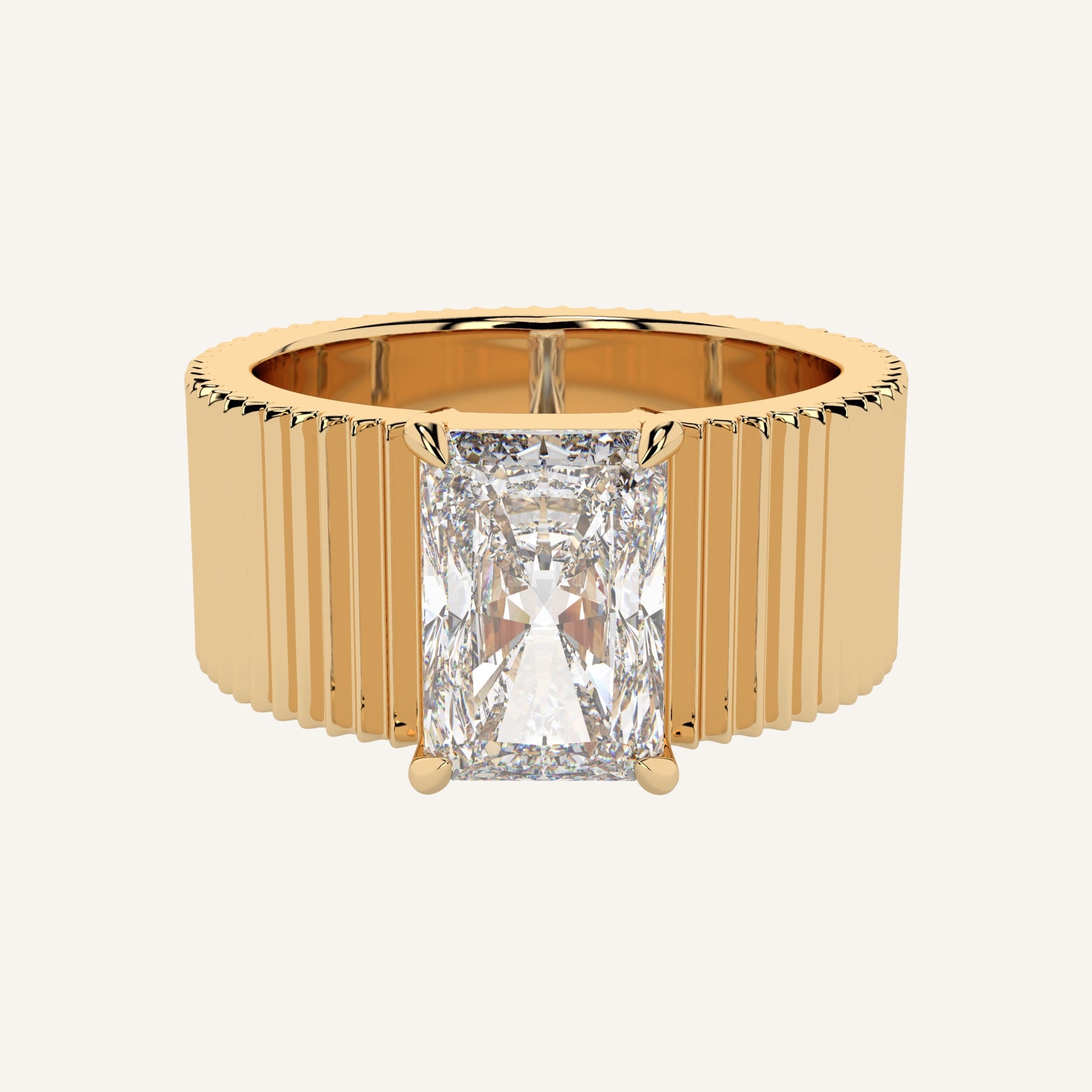 Anello a fascia in oro giallo con motivo cannettè e diamante di laboratorio centrale taglio radiant, firmato LUXE SPARK Diamonds