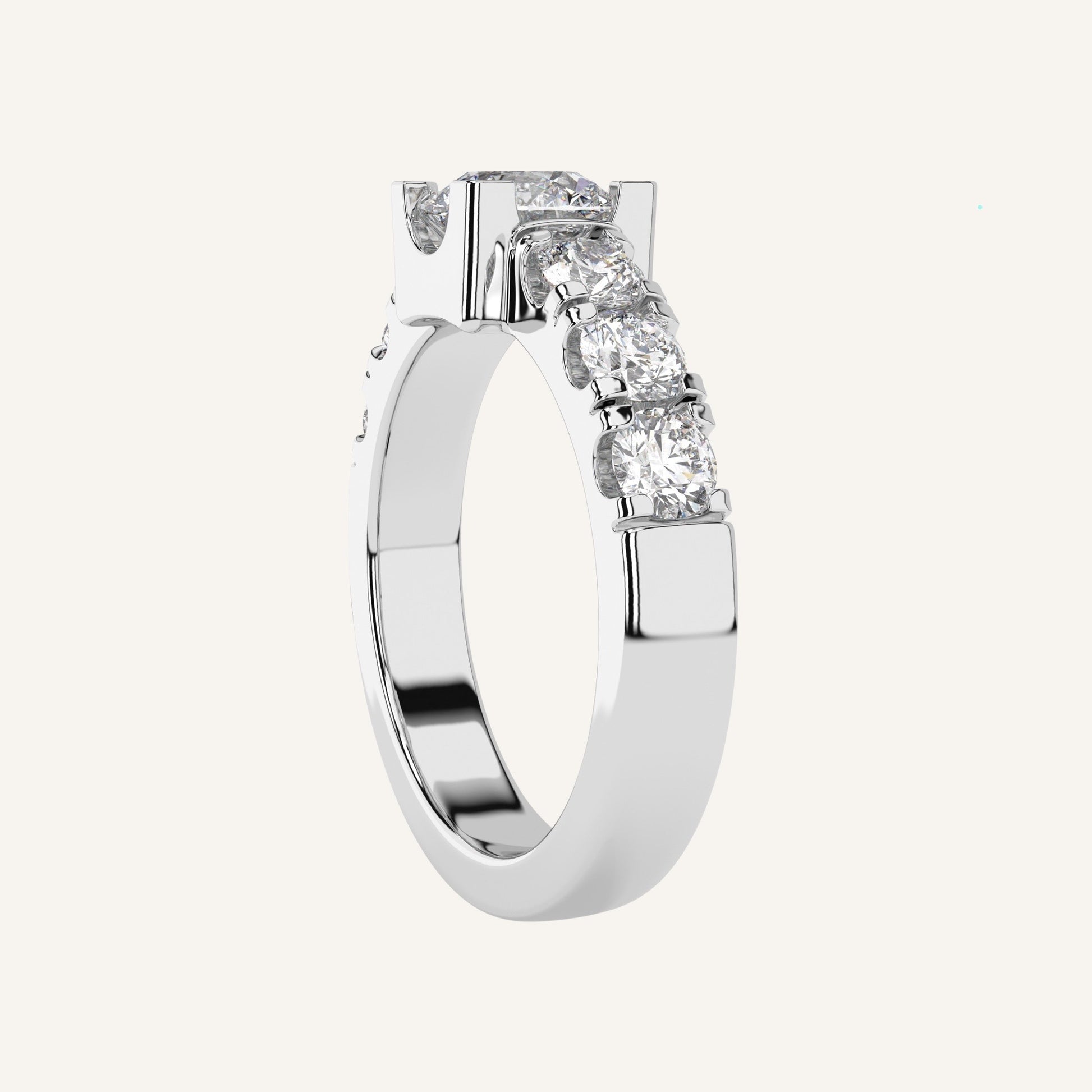 Anello in oro bianco con diamanti di laboratorio laterali e diamante centrale da un carato, firmato LUXE SPARK Diamonds