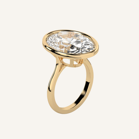 Anello solitario in oro giallo con diamante di laboratorio taglio ovale centrale, firmato LUXE SPARK Diamonds