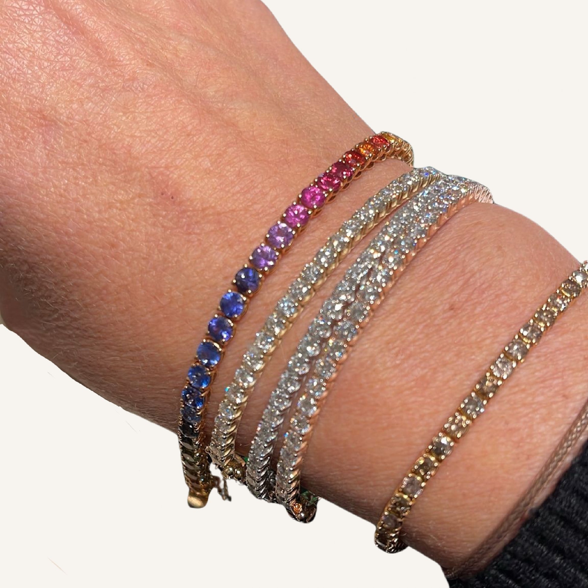 Bracciale tennis rigido in oro bianco con diamanti di laboratorio, firmato LUXE SPARK Diamonds